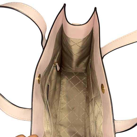 Michael Kors Kenly Monogram Signature Tote - Picture 10 of 16